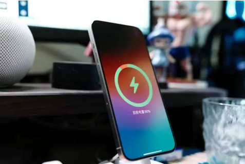 松山湖管委会苹果15换屏服务分享用什么充电器给iPhone15充电更好 